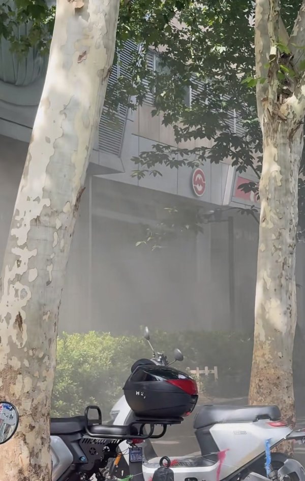 配资家论坛 今天上午打浦桥地铁站出口冒烟 无人受伤列车运营未受影响